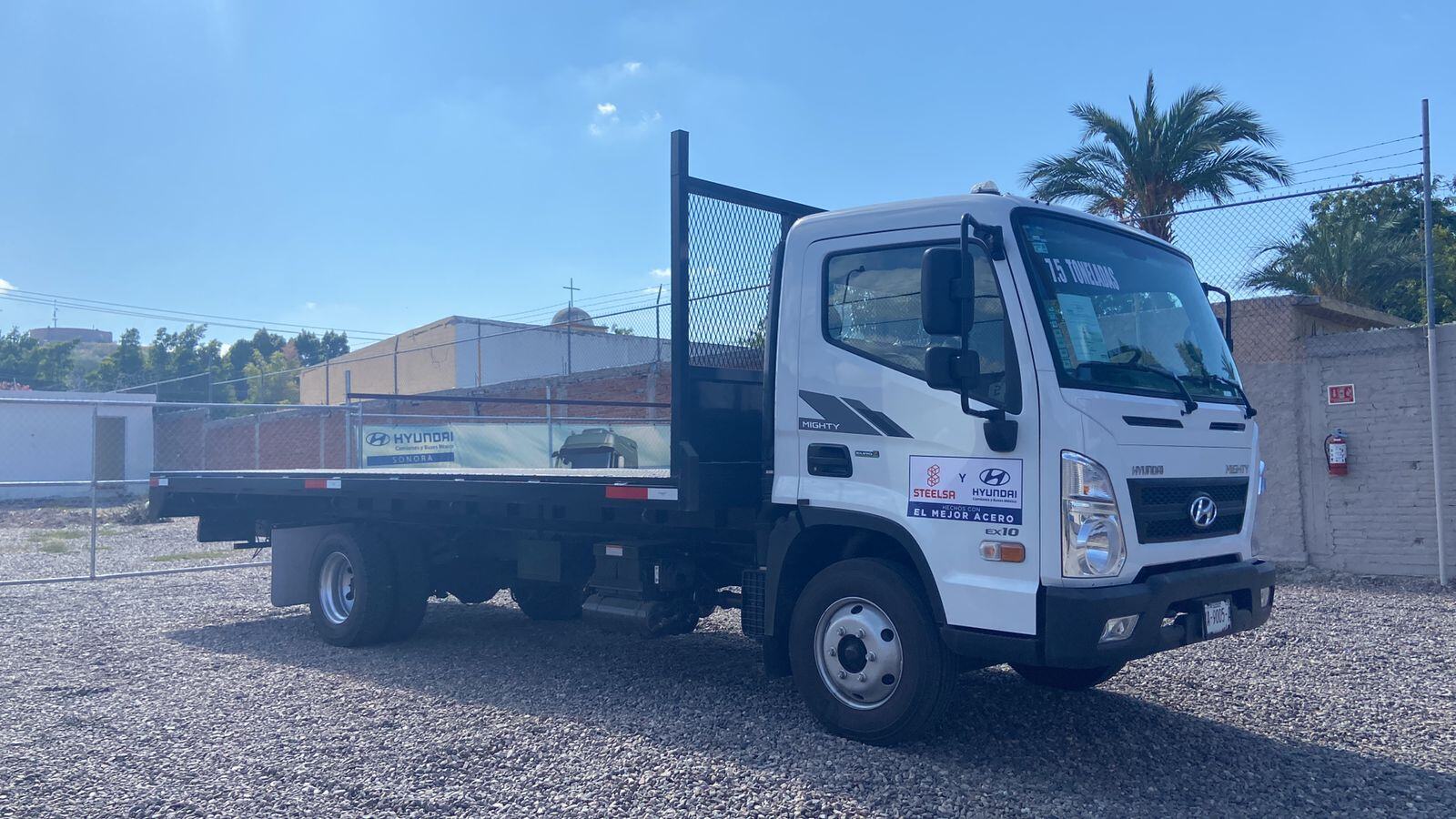 foto de x10 vendido con etiqueta en puerta